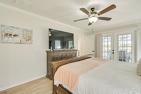 Spring Hill Home w/ Pool, BBQ Grill & Outdoor TV!