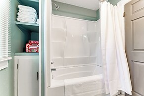 New York Vacation Rental ~ 1 Mi to Niagara Falls!