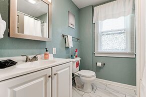 New York Vacation Rental ~ 1 Mi to Niagara Falls!