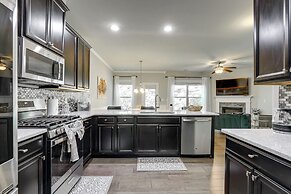 Chic Doraville Townhome: Central Location!