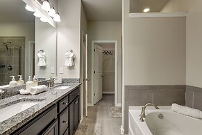 Chic Doraville Townhome: Central Location!