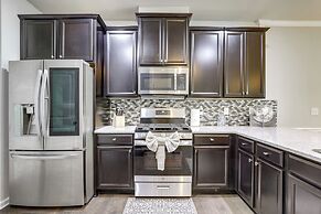 Chic Doraville Townhome: Central Location!
