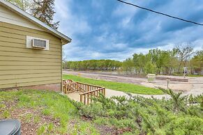 Cozy Wisconsin Cabin: Walk to Beach & Boat Ramp!