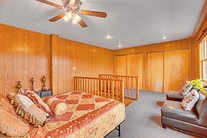 Cozy Wisconsin Cabin: Walk to Beach & Boat Ramp!