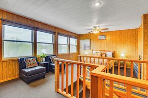 Cozy Wisconsin Cabin: Walk to Beach & Boat Ramp!