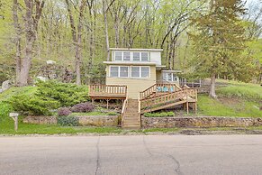 Cozy Wisconsin Cabin: Walk to Beach & Boat Ramp!