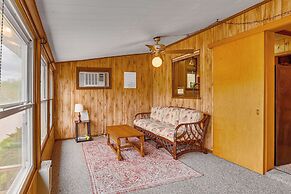 Cozy Wisconsin Cabin: Walk to Beach & Boat Ramp!
