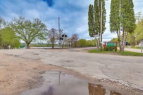 Cozy Wisconsin Cabin: Walk to Beach & Boat Ramp!