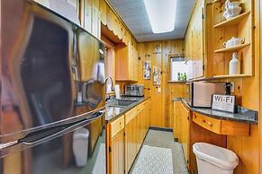 Cozy Wisconsin Cabin: Walk to Beach & Boat Ramp!