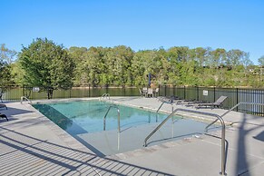 'paradise Found' Lake House on Waterfront!