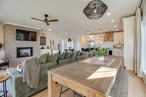 'paradise Found' Lake House on Waterfront!