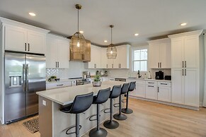 'paradise Found' Lake House on Waterfront!