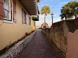 Beachside Retreat-courtyard Villa~beachside 2 Bedroom Condo by RedAwni