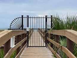 Beachside Retreat-courtyard Villa~beachside 2 Bedroom Condo by RedAwni