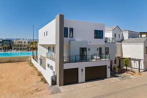 Modern Lagoon 7 Bedroom Home