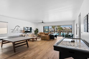 Modern Lagoon 7 Bedroom Home