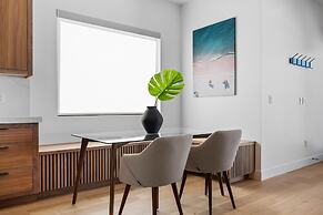 Modern Lagoon 7 Bedroom Home