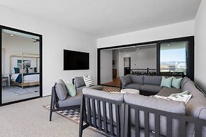 Modern Lagoon 7 Bedroom Home