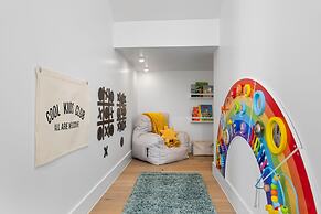 Modern Lagoon 7 Bedroom Home