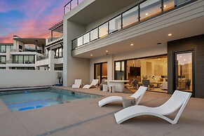 Modern Lagoon 7 Bedroom Home