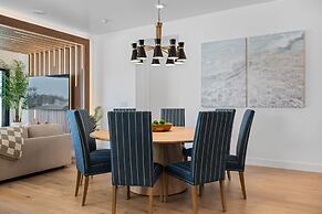 Modern Lagoon 7 Bedroom Home