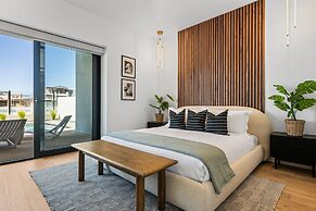 Modern Lagoon 7 Bedroom Home