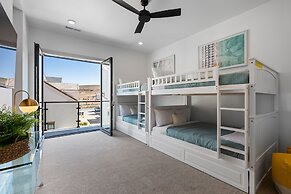 Modern Lagoon 7 Bedroom Home