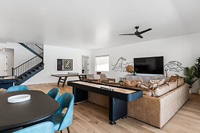 Modern Lagoon 7 Bedroom Home