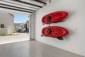 Modern Lagoon 7 Bedroom Home