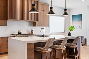 Modern Lagoon 7 Bedroom Home