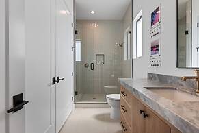 Modern Lagoon 7 Bedroom Home