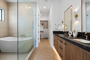 Modern Lagoon 7 Bedroom Home