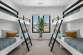 Modern Lagoon 7 Bedroom Home