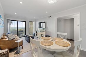 Tilghman Beach & Racquet #229 3 Bedroom Condo by RedAwning