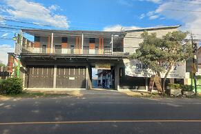 OYO 93900 Guest House Cinta Damai