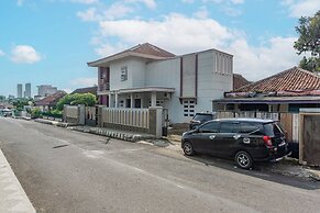 OYO 93902 Guest House Pahlawan Syariah