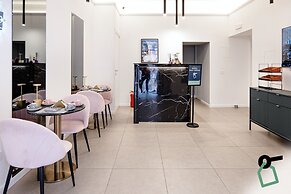 HOTIDAY Room Collection - Napoli Museo Suite