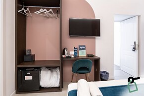 HOTIDAY Room Collection - Napoli Museo Suite
