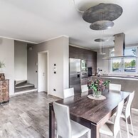 F Tale Country House