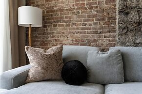 Maison Place Jacques-Cartier by Luxury In Transit