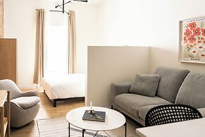 Maison Place Jacques-Cartier by Luxury In Transit