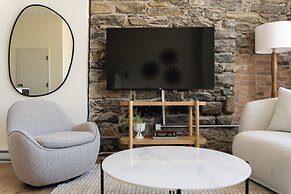 Maison Place Jacques-Cartier by Luxury In Transit