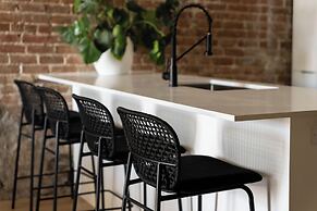 Maison Place Jacques-Cartier by Luxury In Transit