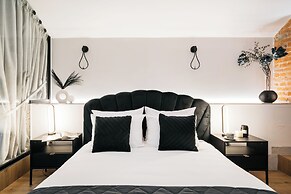 Old Town Oasis - LoftAffair