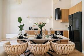 Old Town Oasis - LoftAffair