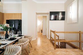 Old Town Oasis - LoftAffair