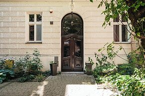 Old Town Oasis - LoftAffair