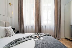 Old Town Oasis - LoftAffair