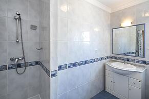 Beautiful 2-bed Apartment in Albufeira