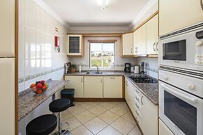 Beautiful 2-bed Apartment in Albufeira